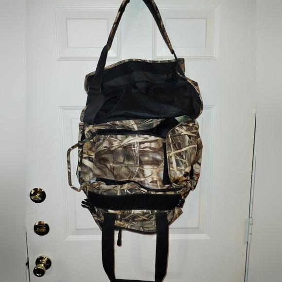 Game Winner Camo Duffle Duffel Hunting Camping Hiking Bag Advantage Max 4 - Picture 4 of 16